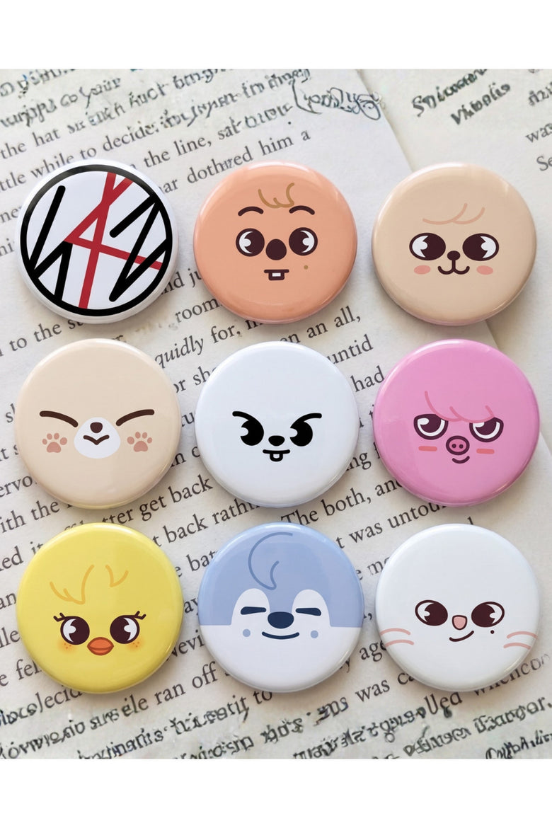 Anime SKZ Karma Stray Kids 9'lu Rozet 70 mm PVC Kaplı Çanta Ceket Yaka Aksesuarı