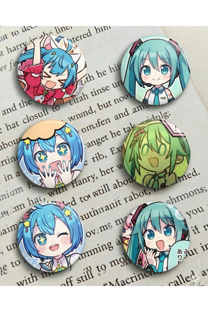 Anime Hatsune Miku Tasarım 6'lı Rozet 70 mm PVC Kaplı Çanta Ceket Yaka Aksesuarı