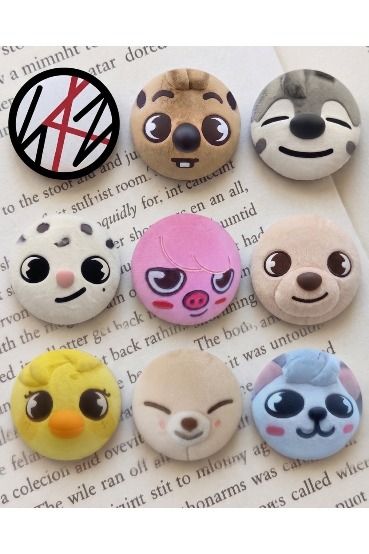 Anime SKZ Karma Stray Kids 9'lu Rozet 70 mm PVC Kaplı Çanta Ceket Yaka Aksesuarı